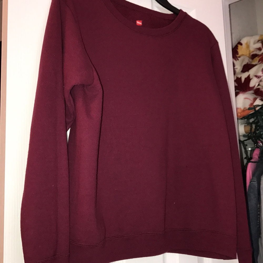 Hanes maroon sweatshirt